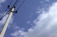 На вулиці Луцька встановили нові електроопори, проте її мешканці ходять додому наосліп
