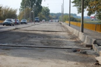 Горе-міст між Луцьком та Рованцями обіцяють відремонтувати до кінця жовтня