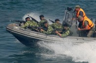 Росія незаконно переправляє військову техніку у Крим, - ЗМІ