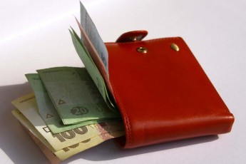 На Волині з машини чоловіка вкрали понад 90 тисяч гривень