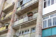 З «бім-бома» у центрі Луцька осипається плитка, а мешканці не хочуть його ремонтувати