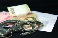 На Волині держслужбовець вимагав три тисячі гривень хабара за видачу документа