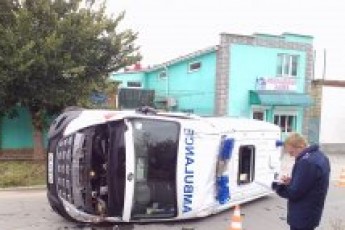 У Криму жінка на іномарці перекинула автомобіль «швидкої допомоги»