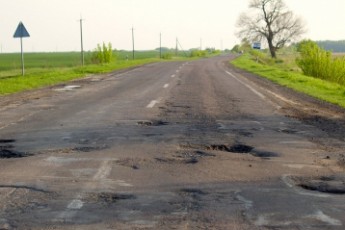 Замість пішохідного переходу на трасі «Луцьк – Львів» поставили знак обмеження швидкості