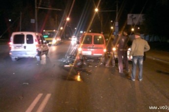 У Луцьку водій автівки не помітив скутера та збив його