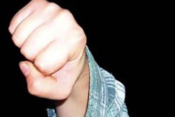 37-річний лучанин побив молоду жінку