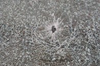 На Волині за кривавими слідами упіймали хулігана, який розбив вітрину магазину та втік