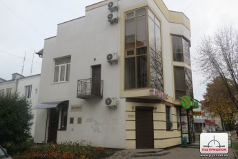 Дружина екс-прокурора захопила землю у центрі Луцька, на якій збудувала приміщення