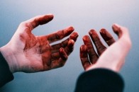 На Хмельниччині чоловіка, який прийшов додому з закривавленими руками, дружина здала міліції