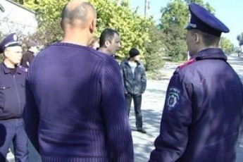 У Херсоні п'яний таксист поспалював автівки своїх конкурентів