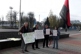 У Нововолинську на пікет мерії прийшло 4 людини