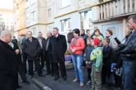 У нещодавно відремонтованому дворі в Луцьку вже зламали нову лавку