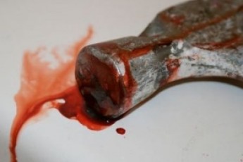 У Хмельницькому матір до смерті забила свого сина, бо той ніде не працював і багато пив