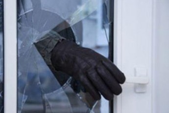 На Волині 83-річну пенсіонерку обікрав односельчанин, розбивши вікно у її помешканні