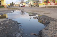 У Ківерцях майже за півроку так і не відновили дорогу у центрі міста
