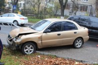 П'яний водій врізався в огорожу біля спортивної школи у Луцьку