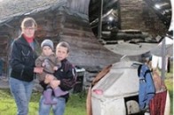 На Волині вдова з двома синами живе у хаті, що «тріщить по швах»