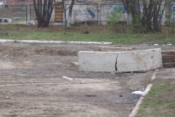 Будівництво перинатального центру по-луцьки. Новий фундамент замінили будівельними відходами