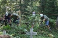 Польські цвинтарі, розчищені волонтерами з Волині, швидко заростають