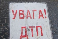 На Луганщині водій, який в'їхав у зупинку, насмерть збив жінку та 12-річну дитину