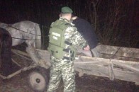 Волинянин опівночі сховав від прикордонників партію контрабадних цигарок у кущах