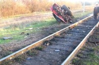 На Рівненщині поїзд розчавив трактор із двома людьми