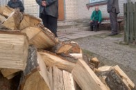 На Волині заготовляють дрова для одиноких людей літнього віку