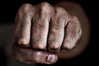 У Луцьку чоловік зацідив товаришу пательнею по голові та вкрав у нього гроші