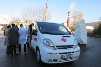 Луцькій лікарні вручили чудо-карету швидкої допомоги