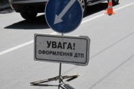 У Тернополі водій іномарки збив чоловіка, відкинувши його у вікно будинку