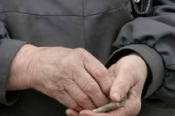 На Миколаївщині маленька дівчинка допомогла злодійкам вкрасти у 90-річної пенсіонерки 17 тисяч