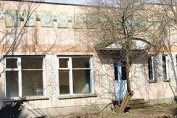 З непрацюючого санаторію на Волині вивозять цілющі грязі