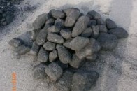 Волинські прикордонники знайшли контрабанду цигарок серед вугільних брил
