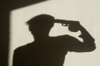 У київському магазині зброї чоловік вистрелив собі у скроню, - ЗМІ