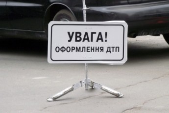 У Запоріжжі жінка переплутала гальма з газом і задушила автівкою свою подругу