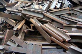 На Волині двоє молодиків розібрали на металолом міст через річку