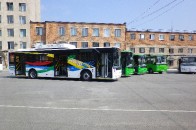 На луцькому автозаводі борги з зарплатні почали повертати обідами у їдальні