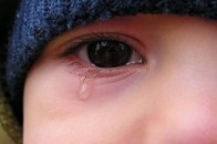 На Прикарпатті п'яний вітчим ногами побив 4-річну дівчинку за те, що вона попросила їсти
