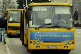 У центрі Луцька неуважний пішохід ледь не спровокував аварію