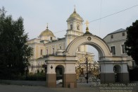 Поки в центрі Луцька на лавці помирав безпритульний – перехожі півгодини відмовлялись викликати швидку