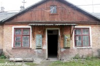 У волинському селищі діти гралися на майданчику серед недопалків