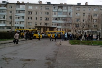 Потрійна ДТП у Луцьку: не розминулися легковик, маршрутка і тролейбус