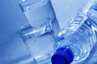У волинських супермаркетах продавали підозрілу питну воду
