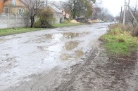 Одна з вулиць Луцька перетворилась на суцільне болото