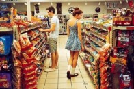 У луцькому супермаркеті спритниця напхала пакети продуктами на 250 гривень та хотіла прошмигнути повз охорону