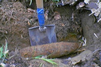 На Волині пенсіонер в себе на городі «вирощував» бойові снаряди