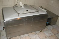 У центрі Луцька волинським фермерам роздавали холодильники