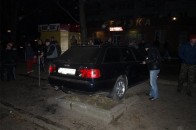 ДТП у Тернополі: п'яний водій іномарки врізався в зупинку та збив трьох людей