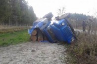На Волині перекинулась вантажівка лісопорушників