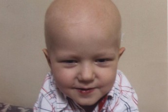 Усіх небайдужих лучан просять допомогти маленькому хлопчику